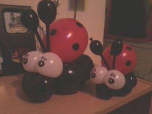 balloon ladybugs