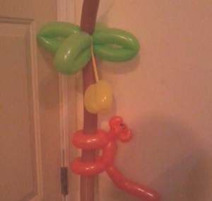 BALLOON MONKEY IN PALM TREE WITH BANANAS